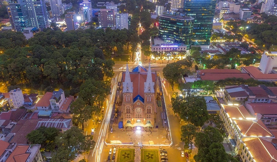 The front campus of Notre Dame Cathedral in Vietnam at night